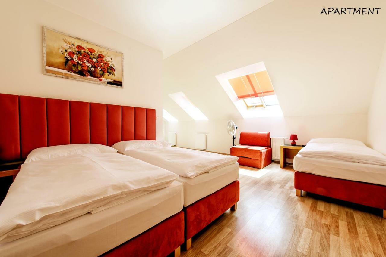 פראג Hotel Otakar מראה חיצוני תמונה